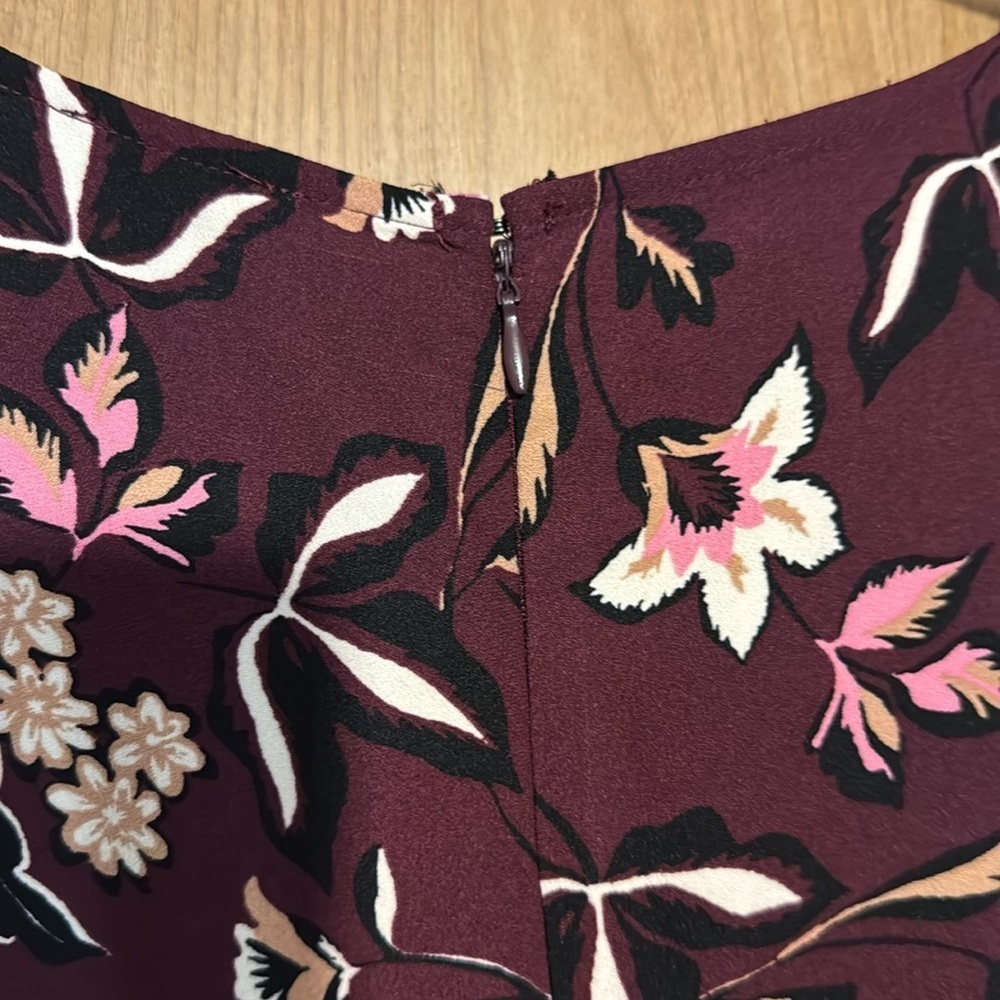 Ann Taylor Floral burgundy, dress size 10 belt - Picture 8 of 9